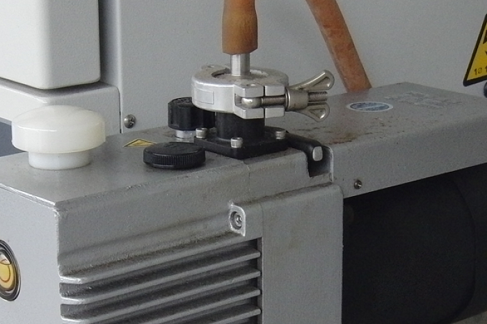 Вакуумная жидкость EFELE SO-704 для вакуумной техники