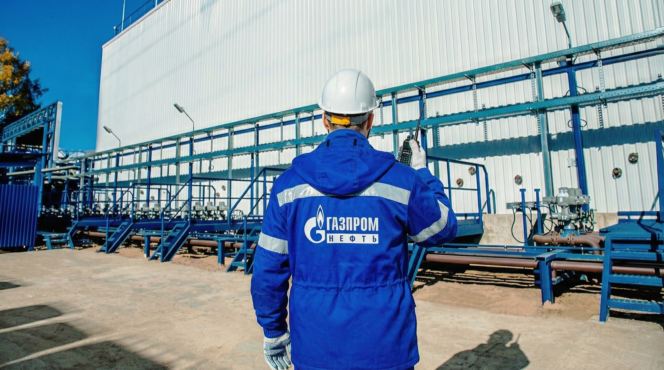 «Газпром нефть» построила первый в России прямоугольный резервуарный парк